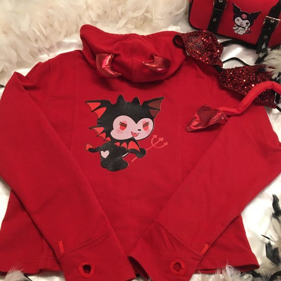 ADORABLE red y2k hoodie with meatllic horns removable tail and kuromi details! - Picture 12 of 16